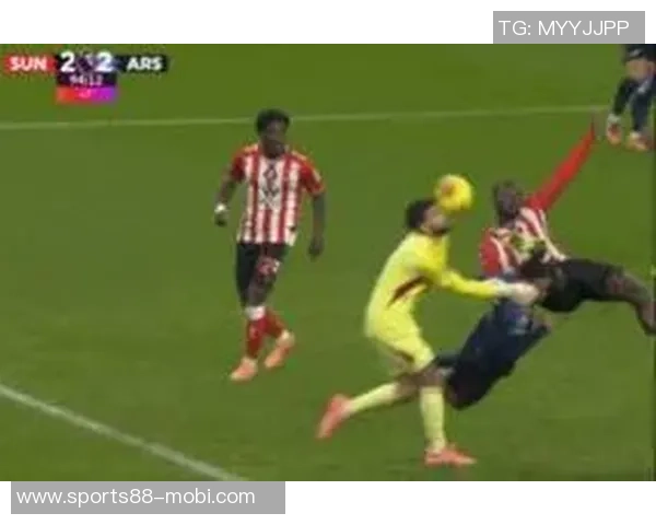 拉亚扑救布罗比近距离射门后失误队友提醒才稳住球权